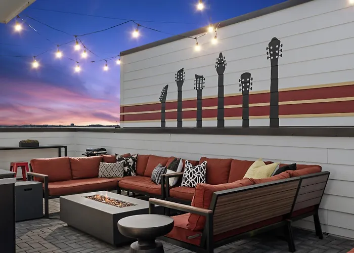 Cool Nashville Townhouse Close To Downtown